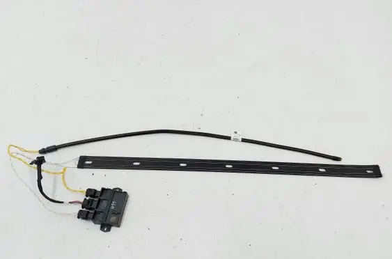 BMW iX1 Trunk lid opening control unit 5B32845