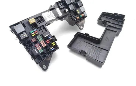 Jaguar XF Fuse module AX23-14290-AGB 8X2T-14A003-AA 8X2T-14A075-AB