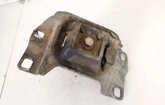 Volvo V50 Engine mount bracket 3m517m121 3m51-7m121