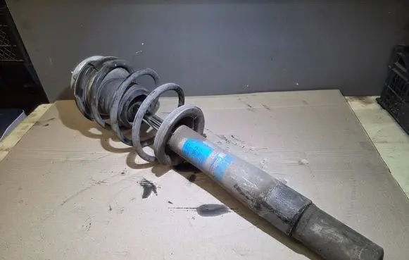 BMW 5 E60 E61 Front shock absorber with coil spring 310273 36C81A