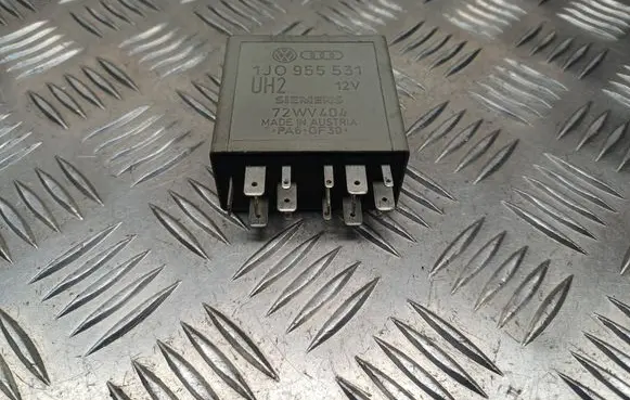 Volkswagen PASSAT B5.5 Window wiper relay 1J0955531