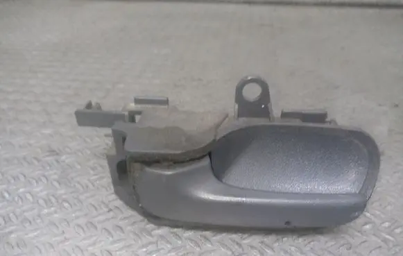 Peugeot 107 Front door interior handle