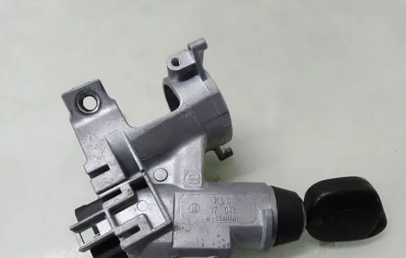 Volkswagen Golf III Ignition lock 357905851