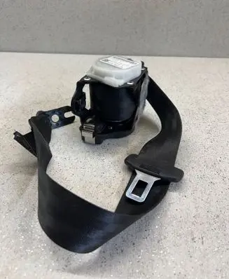 Rear seatbelt