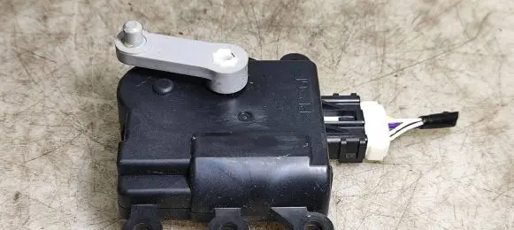 Mazda 6 Air flap motor/actuator 0611G