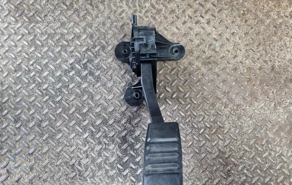 Ford Mustang VI Accelerator throttle pedal CR339F836BB K863G9F836