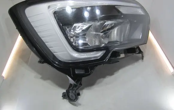 Renault Master III Headlight/headlamp 260105567R 0021113104 366900804