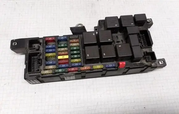 Volvo V70 Fuse module 9494207 518323001