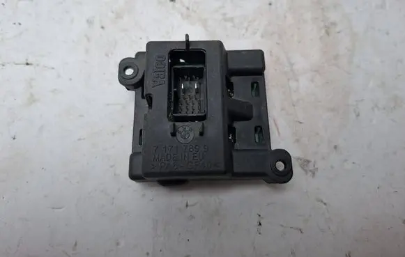 BMW X1 E84 Light module LCM 7171789