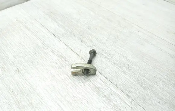 Nissan Qashqai Fuel Injector clamp holder