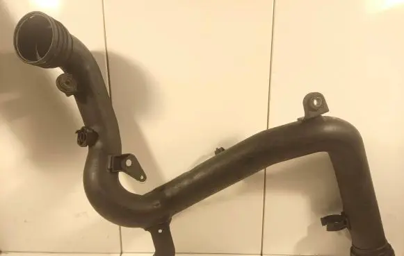Volkswagen Golf Plus Intercooler hose/pipe 1K0145762 2570 1K014570B