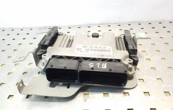 Volkswagen Touran I Engine control unit/module 03G906021RN