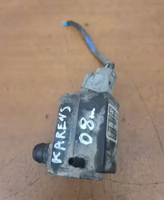 KIA Carens II Windscreen/windshield washer pump 985103E000