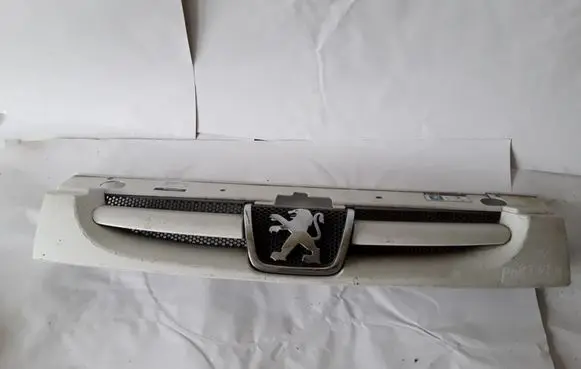 Peugeot Partner Front bumper upper radiator grill 9644758577 9644758777