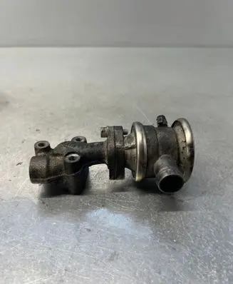 Volkswagen PASSAT B5.5 EGR valve cooler 06b131101c