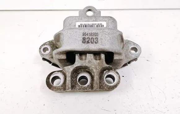 Buick Encore I Engine mount bracket 95418203 573AY700B