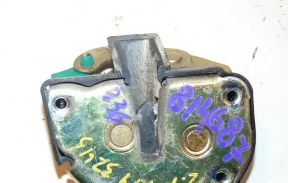 Chrysler Voyager Sliding door lock 04717338 4717338