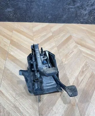 Mercedes-Benz E W211 Brake pedal bracket assembly A2116840918 105894 2112910301