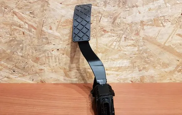 Volkswagen Golf VII Accelerator throttle pedal 5Q1723503H 1039