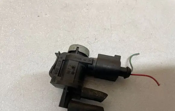 Volkswagen Tiguan Turbo solenoid valve 1K0906283A