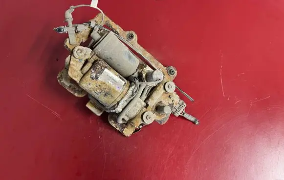 Cadillac SRX Air suspension compressor/pump 25747997