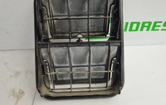 Opel Vivaro Quarter panel pressure vent 