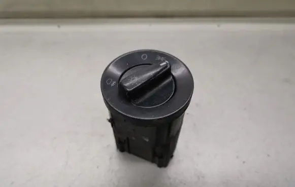 Volkswagen Golf IV Light switch 1C0941531