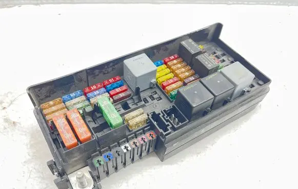 Mercedes-Benz ML W164 Fuse module A1645400272