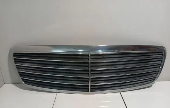 Mercedes-Benz E W211 Front bumper upper radiator grill A2118800283