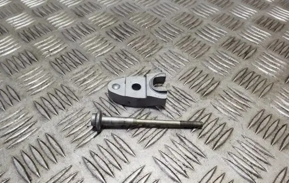 Porsche Cayenne (92A) Fuel Injector clamp holder 059216J