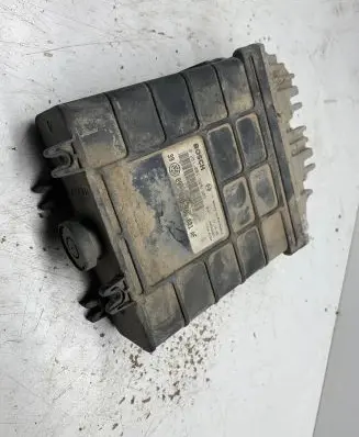 Volkswagen Golf III Engine control unit/module 028906021AF 28SA2661 0281001308