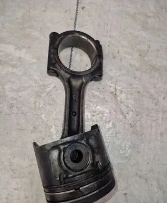 Hyundai Terracan Piston with connecting rod 