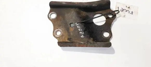 Engine mounting bracket