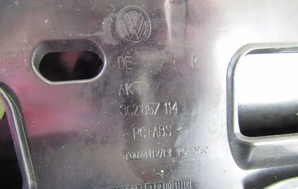 Volkswagen PASSAT B7 Glove box 3C2857097BD
