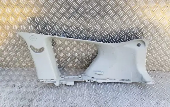 (D)pillar trim (top)