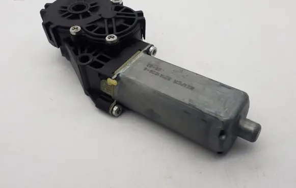 Audi Q7 4L Seat adjustment motor 0390203226 821418084
