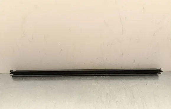 Mercedes-Benz EQA Rubber seal front door window/glass A2477252701