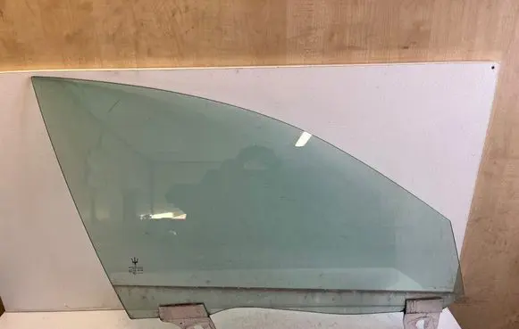 Maserati Ghibli Front door window glass four-door E243R001106