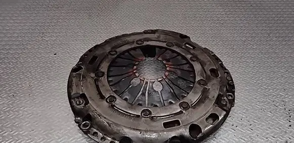 Volkswagen Touran I Pressure plate 03G141025N