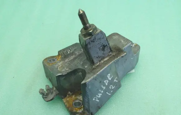 Nissan Pulsar Engine mounting bracket 1A0E3111
