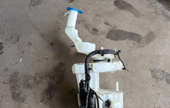 Volkswagen PASSAT B7 Windshield washer fluid reservoir/tank 3AA955453J