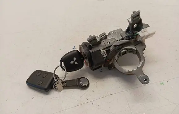 Mitsubishi Grandis Ignition lock