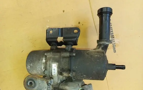 Peugeot 5008 Power steering pump 9670608380 V2900423