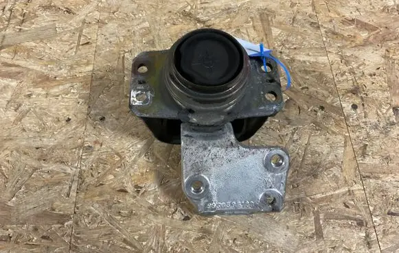Peugeot 307 Engine mount bracket 9638396180