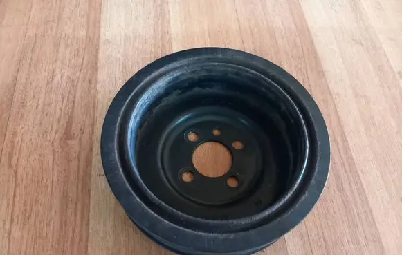 Volkswagen PASSAT B6 Crankshaft pulley 03G105243