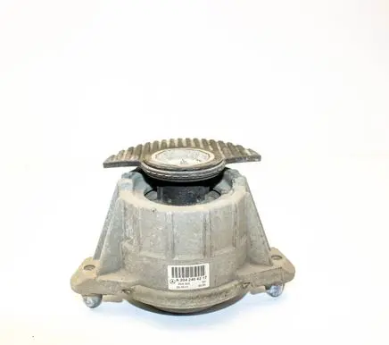 Engine mount bracket
