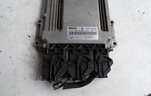 Dacia Sandero Engine control unit/module 237102213R 0281030439 237104128R