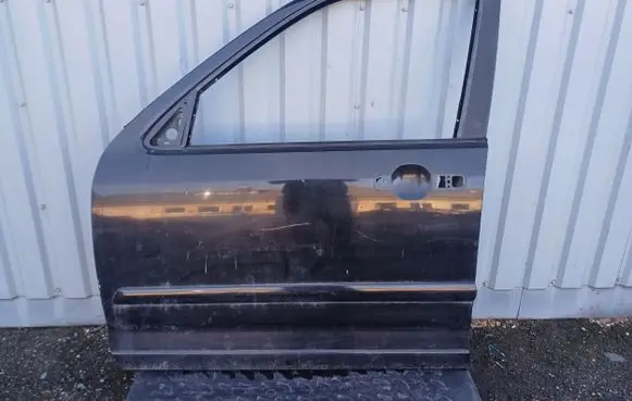 Honda CR-V Front door