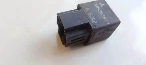 Mitsubishi Pajero Other relay MR301971 A6298