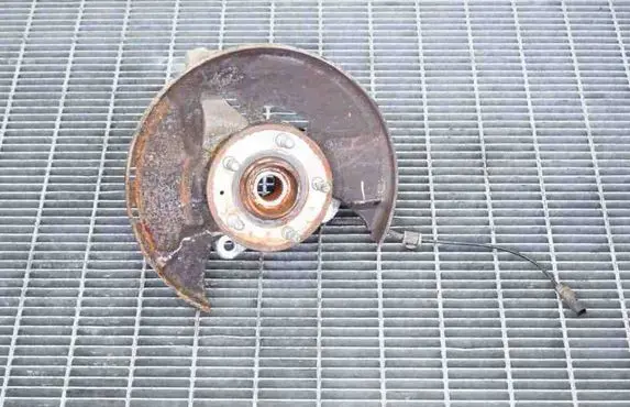 Front wheel hub